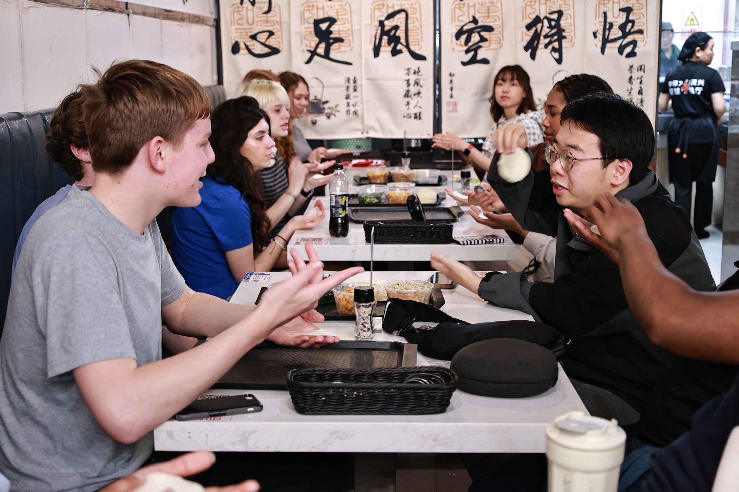 中美学生交流.jpg 中美学生交流.jpg